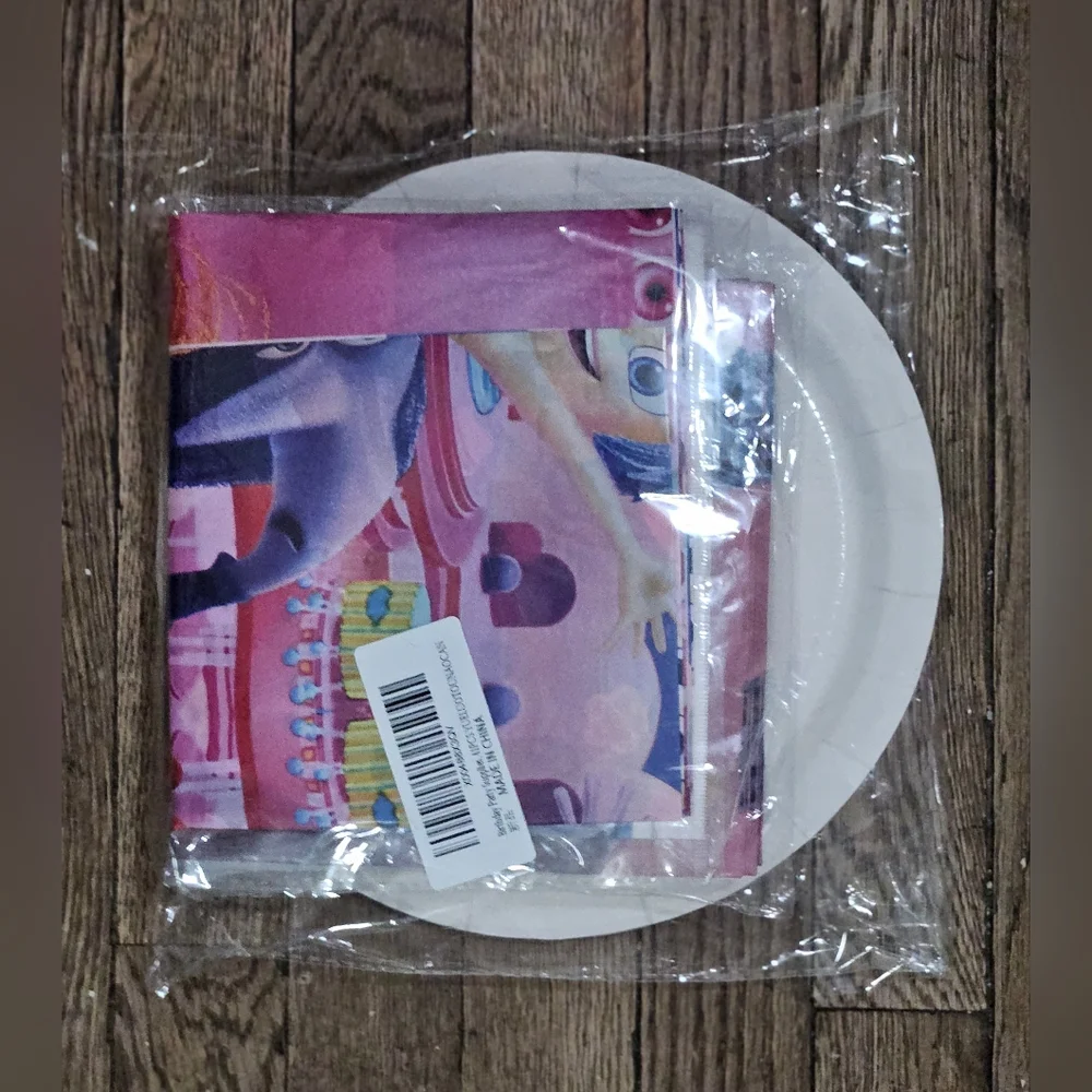 NIB Inside out party 41 piece set